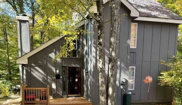 Cozy Getaway located on JACK FROST MOUNTAIN with private lake club access