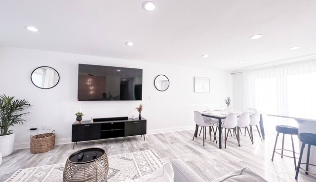 Cozy Getaway Lodge & Retreat w/game room/deck/fire pit ~25mins from Hershey P