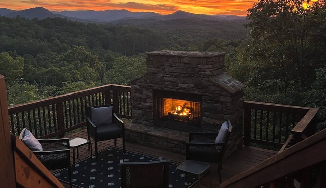 Cozy Getaway Long Range View Paved Access Minutes To Downtown Blue Ridge Hot Tub