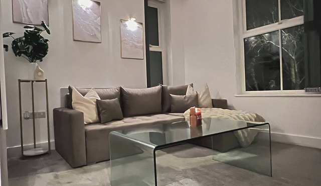 Cozy Getaway Minutes From Old Trafford, Trafford Centre & Other top Attractions!