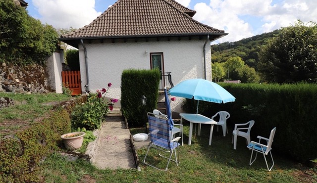 Cozy Getaway near Aurillac: 1BR, 4 Guests, Pets Welcome, Garden, Close to Activities