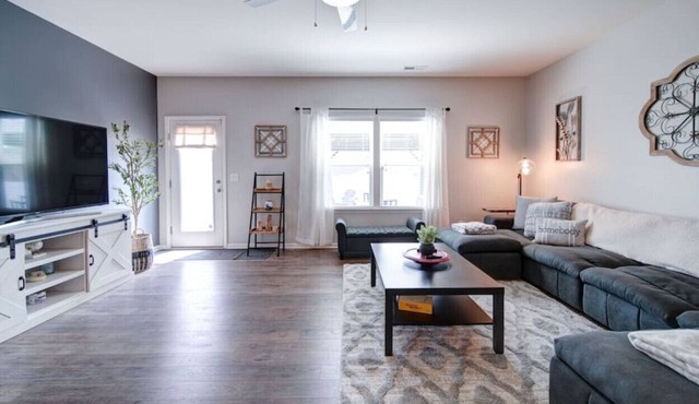 Cozy Getaway near fun filled Carowinds & shopping