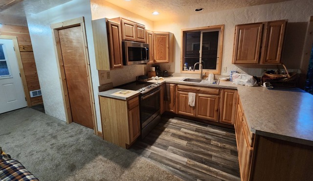 Cozy getaway on Bull Lake!!