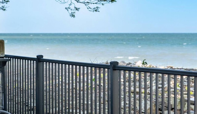 Cozy Getaway ON Lake Erie