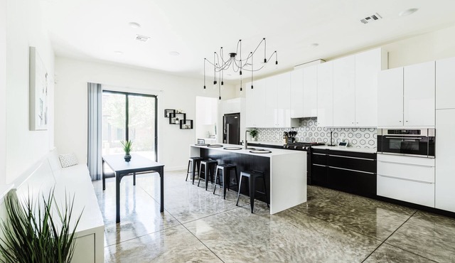 Cozy Getaway Perfect for 10 Prime Location NW6