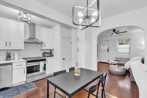 Cozy Getaway - Quiet Neighborhood Near DT townhouse