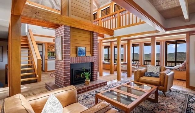 Cozy Getaway Ranch House and Estate by Yosemite