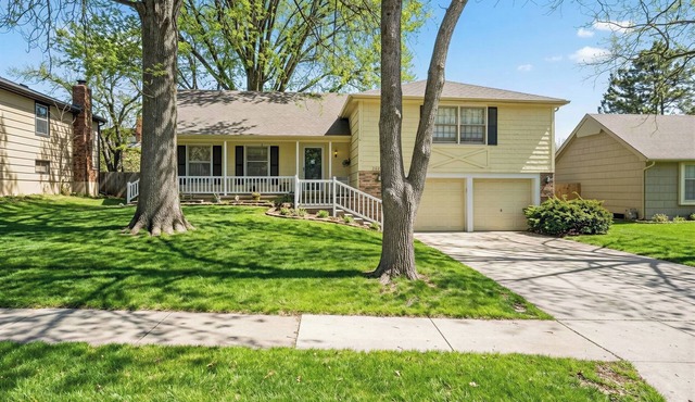 Cozy Getaway - Stadium in 20 min, Highway & Public Transit 2 min away!