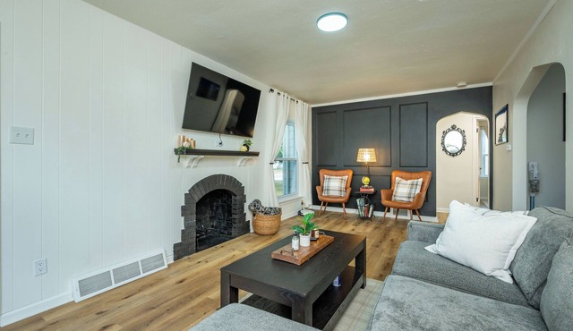 Cozy Getaway- steps from the Iowa State Fair!