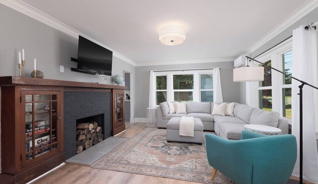 Cozy getaway w/hot tub & yard between Seattle and Mt Rainier