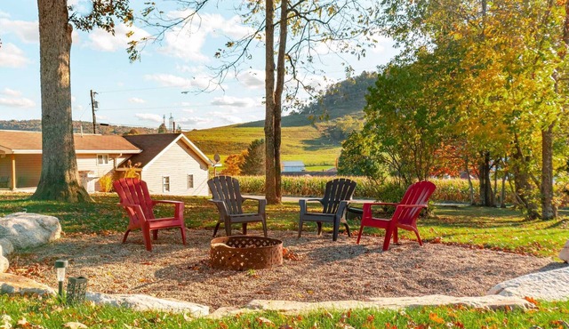 Cozy Getaway w/Theater and Hot Tub