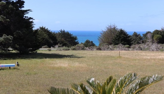 Cozy Getaway with Ocean View and Private Entrance - EV Charger, No Kitchen