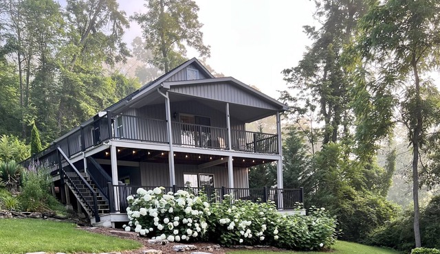 Cozy getaway with spa close to Juniata River and Raystown..