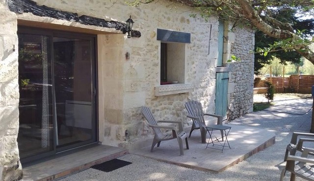 Cozy Gite with Private Heated Pool near Beauval Zoo and Chenonceau Castle