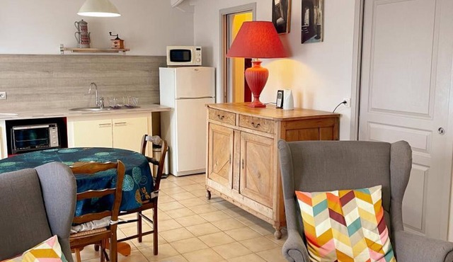 Cozy Gîte with Private Terrace, Garden View, and Modern Amenities in Couffy