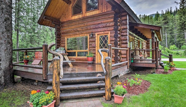 Cozy Glacier Park Log Cabin - 'Best in the West!'