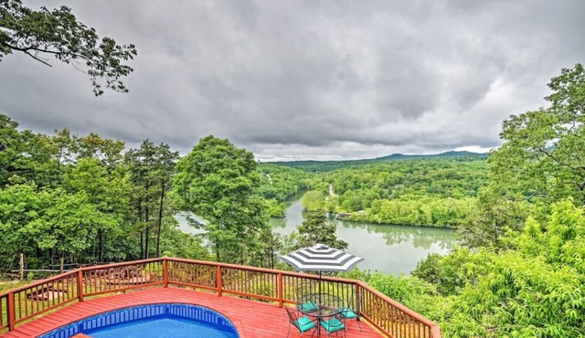 Cozy glam Branson area private pool/hot tub