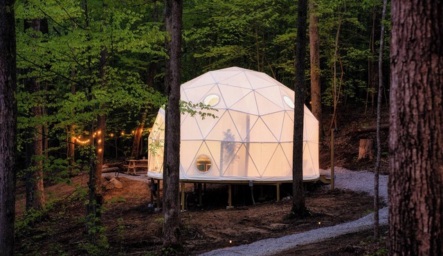 Cozy Glamping Dome PERFECT for couples near Brimstone and Big South Fork