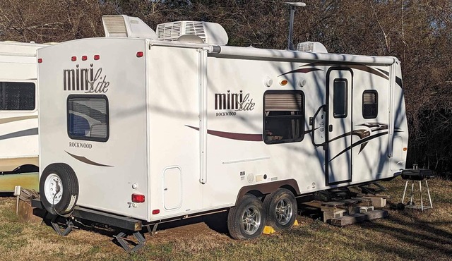 Cozy Glamping in Mentone, AL, Mini Lite RV