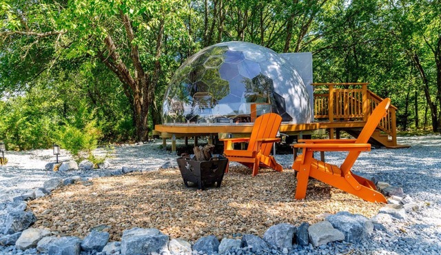 Cozy Glamping Retreat with Outdoor Shower & Fire Pit near Wolfe City, Texas