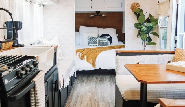 Cozy Glamping Retreat Sleeps 4 Family Fun or Romantic Getaway