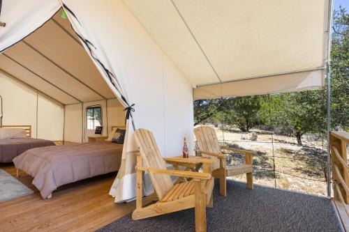 Cozy Glamping Retreat with Stargazing Skies