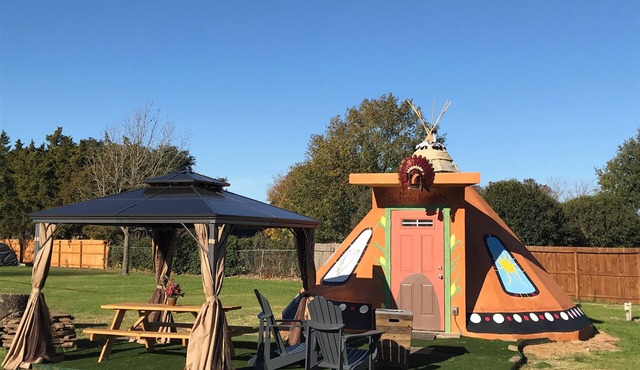 Cozy Glamping Teepee with Pool, Pickleball & Park Access