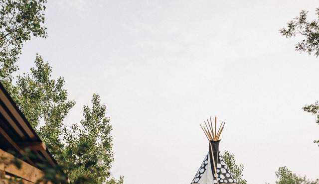 COZY GLAMPING TIPI!