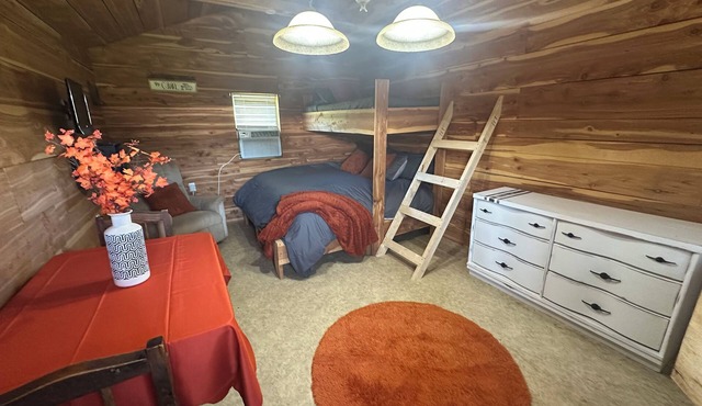 Cozy Glamping With Direct Access to Brimstone Trails. Gated & Fenced in For Dogs