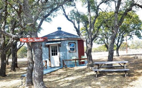 Cozy Glamping Yurt with Wildlife Views near Mountain Home, Texas