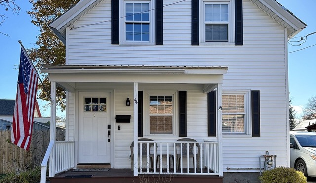 Cozy Glens Falls home away from home 15 minutes from Lake George