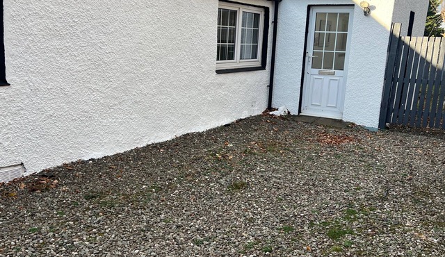 Cozy Gogarstone Cottage in Newbridge