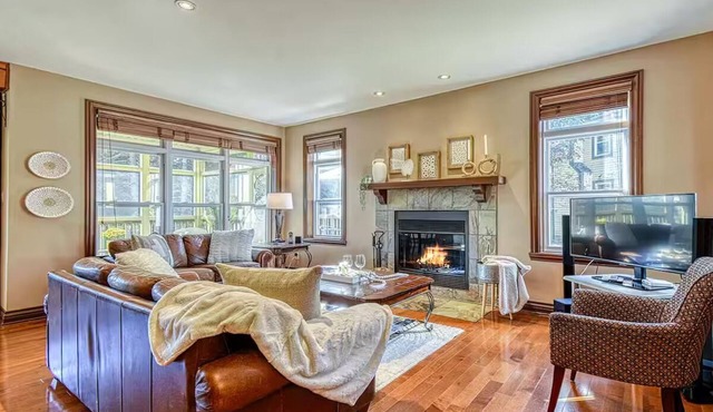 Cozy Golf Tremblant Cottage - SPA + Billard Table