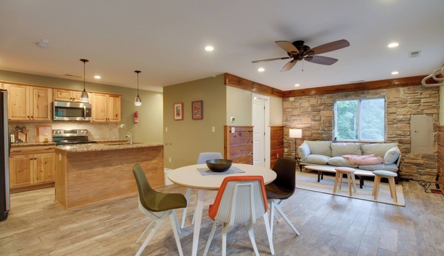 Cozy Goode Cabin w/Deck ~ 17 Mi to Lynchburg