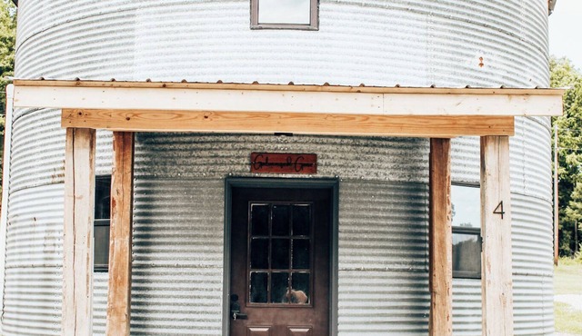 Cozy Grain Bin Lodge in Quaint Loose Creek, MO with WiFi, AC