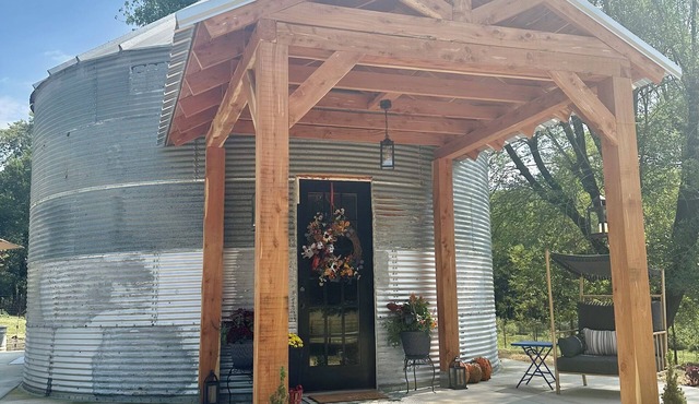 Cozy Grain Bin Silo Home, The Bin at Blueberry Springs Farm in Santa Fe, TN