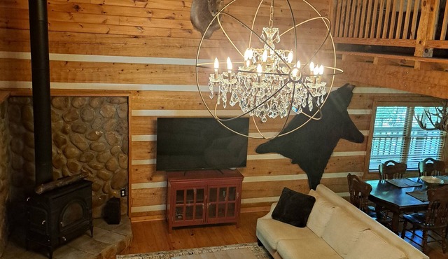 COZY GRAND CABIN- Mountain cabin atmosphere at the lake- Sleeps 17