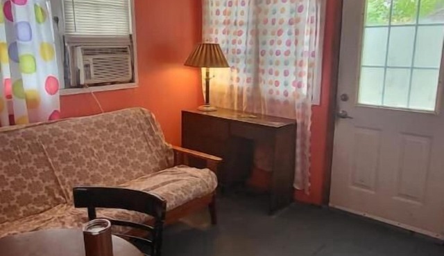 Cozy Grand cabins with AC, WiFi, 8 separate bedrooms & baths perfect for groups!