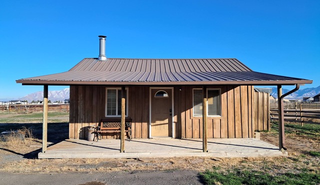 Cozy Great-Room Bunkhouse in the Lovely Grantsville Countryside