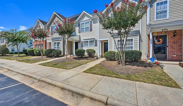 Cozy Greensboro Townhome ~ 7 Mi to UNC Campus