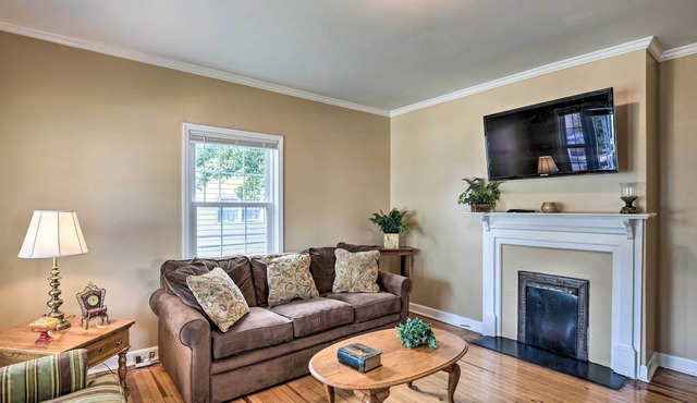 Cozy Greenville Bungalow ~ 2 Mi to Downtown!