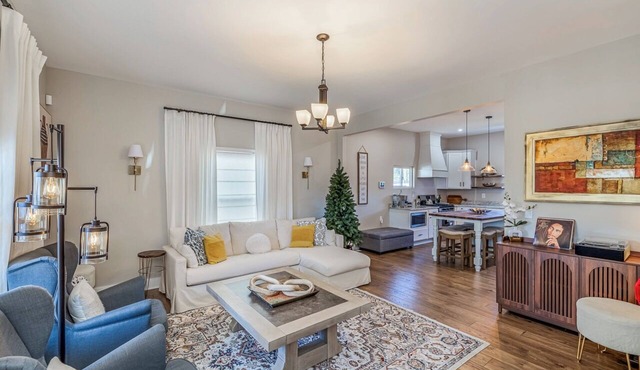 Cozy Greenville Cottage - 7 Min to Downtown & Augusta St
