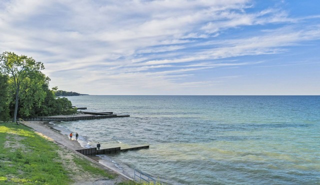 Cozy Grey Cottage 500 ft to beach