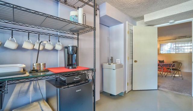Cozy Ground Floor | Pet Friendly | Work Space