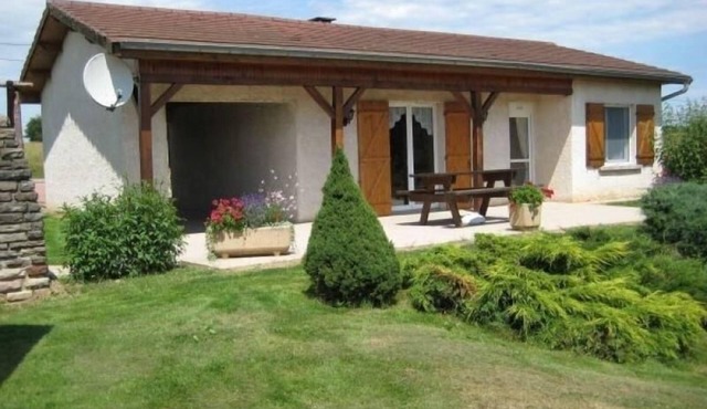 Cozy Ground-Level Cottage with Terrace, Near Thermal Baths and Marina, Sleeps 4