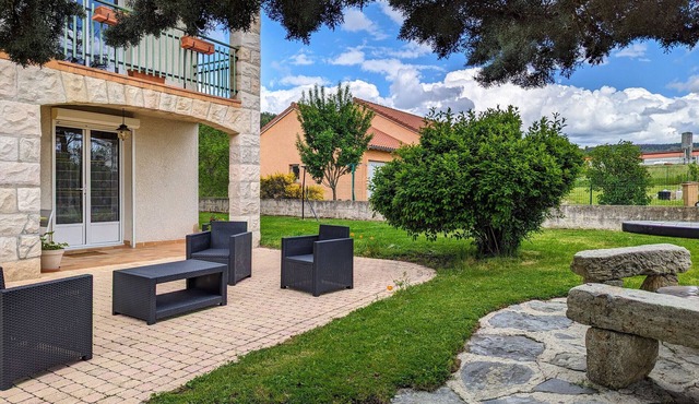 Cozy Ground Floor Apartment with Terraces, Near Le Puy-en-Velay and Golf, Sleeps 4