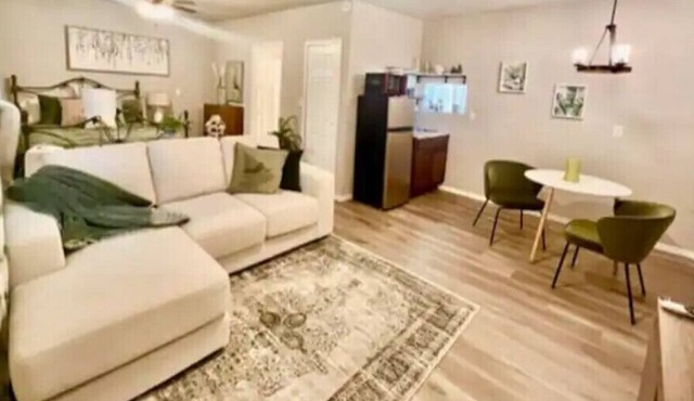 Cozy Guest Cottage