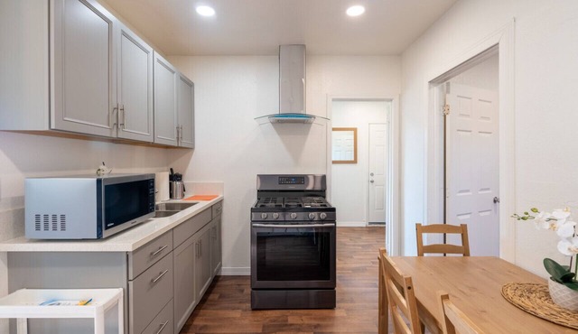 Cozy Guest Home! 2bd, 1bath.
