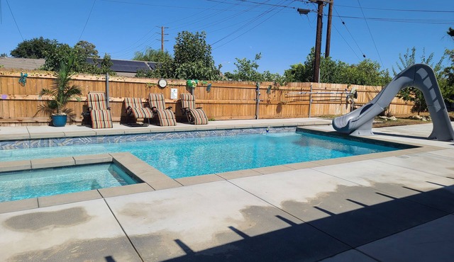 Cozy Guest Home, Ideally Located, Driveway Parking