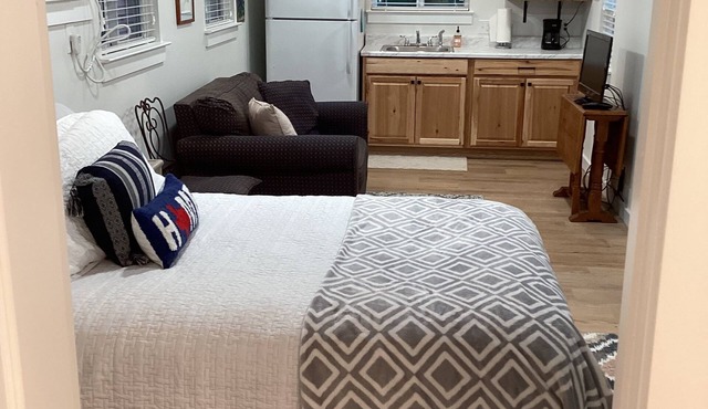 Cozy Guest House - Bastrop, TXnRelax in the pines!